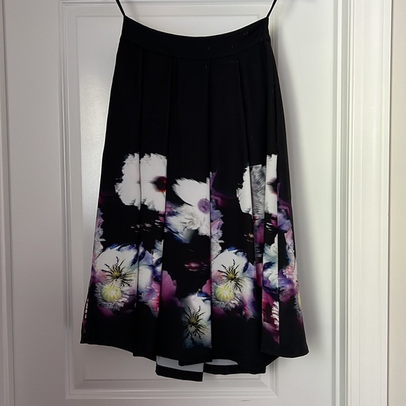 Free People, high waist, size 2, skirt with crop top, black and floral - Picture 2 of 8